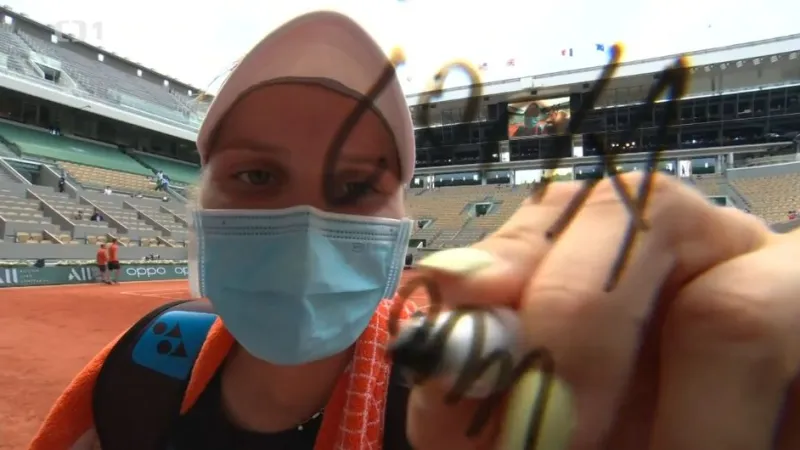 Na Roland Garros postupují Vondroušová i Siniaková