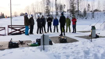 V Otepää pomáhá amatérským biatlonistům Viks