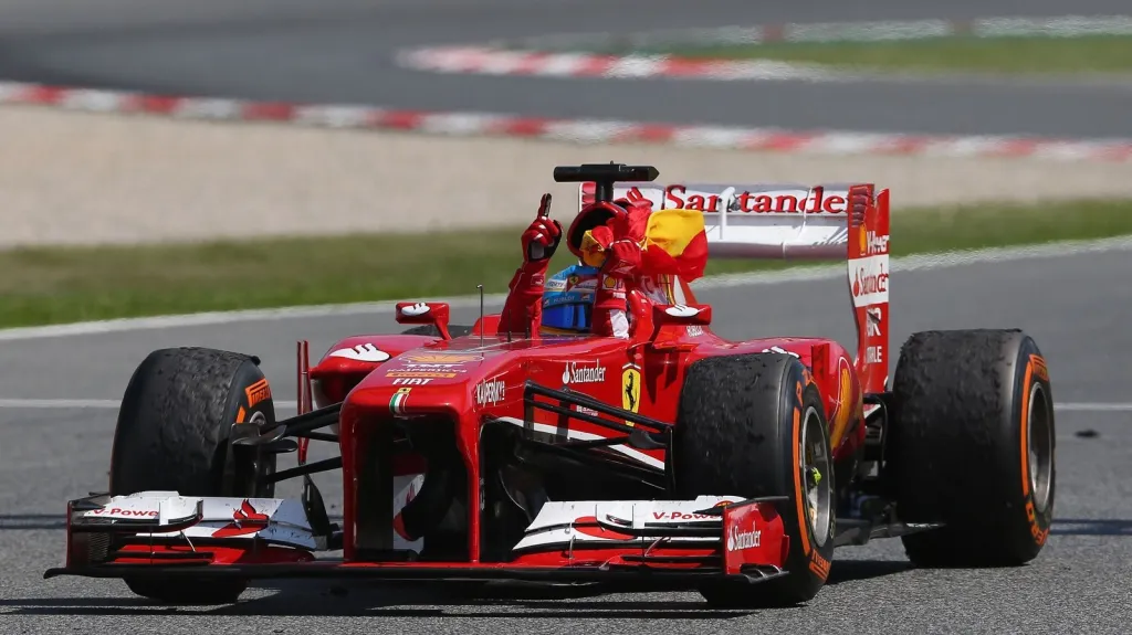 Slavící Fernando Alonso