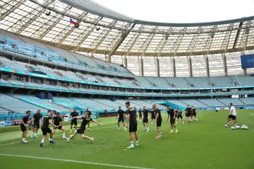 Čeští fotbalisté trénují v Baku