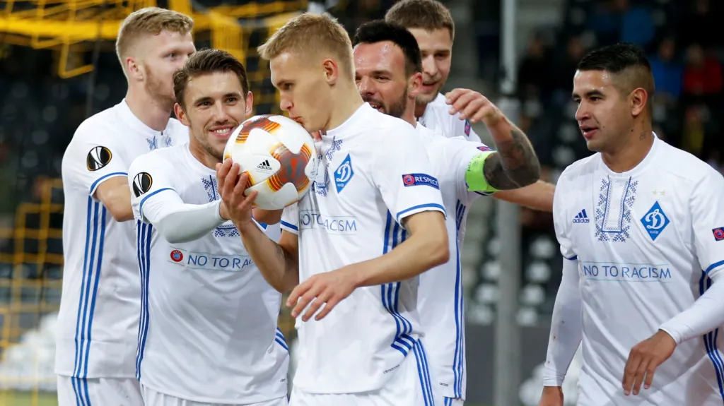Vitalij Bujalskij z Dynama Kyjev se raduje z gólu v síti YB Bern