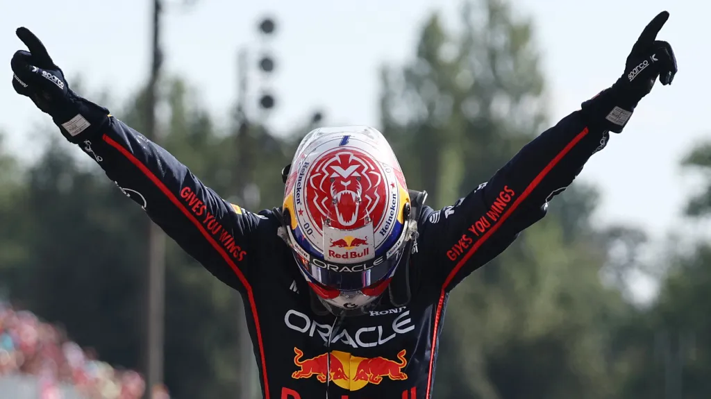 Max Verstappen slaví výhru