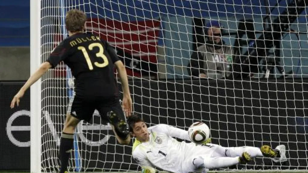 Thomas Müller střílí gól