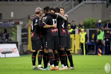 Hráči AC Milán slaví výhru