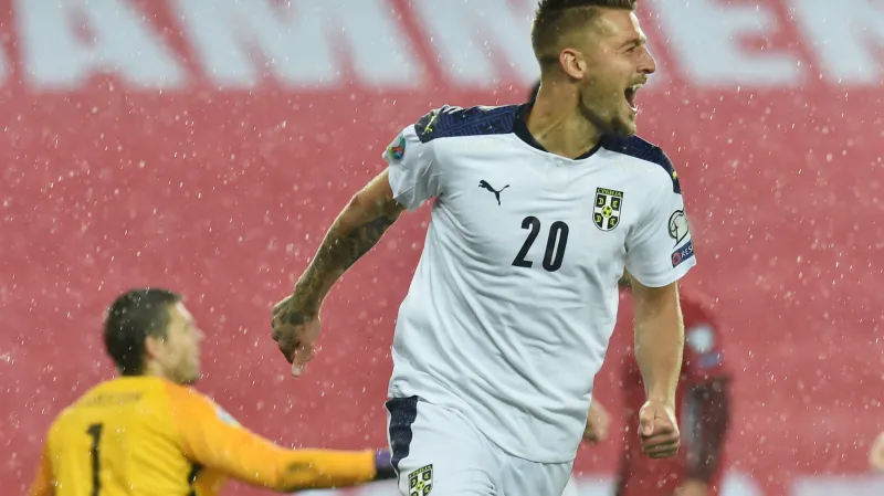 Sergej Milinkovič-Savič se raduje z gólu v Norsku