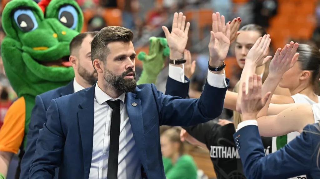 Trenér brněnských Žabin Viktor Pruša