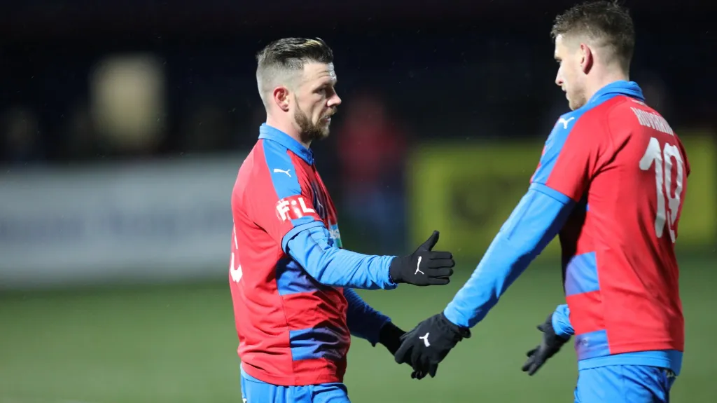 Erik Pačinda (vlevo) se raduje z gólu v dresu Plzně