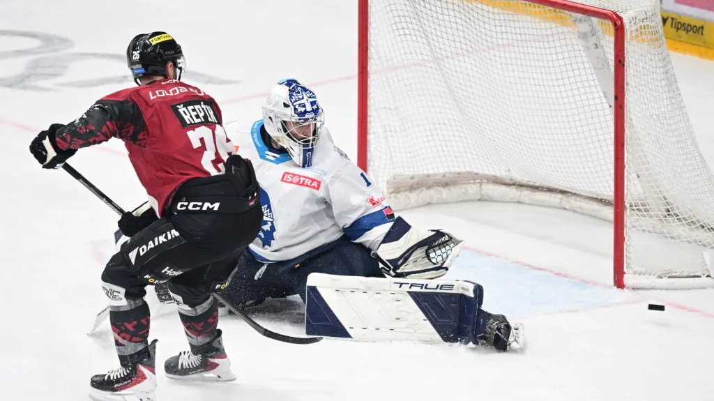 Michal Řepík a Adam Brízgala během druhého zápasu série