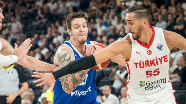 Basketbalisté prohráli s Tureckem 65:79, Krejčí dal 14 bodů