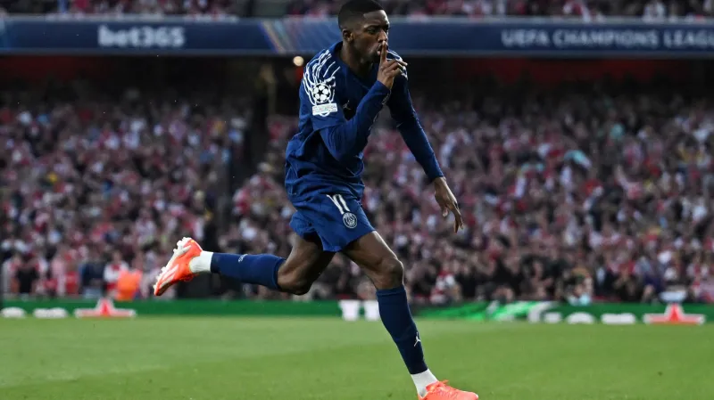 Ousmane Dembélé se raduje z branky