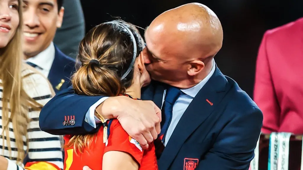 Líbání španělských fotbalistek po finále MS