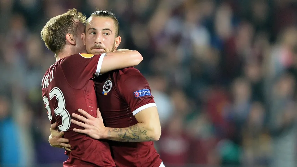 Krejčí s Váchou slaví branku proti Young Boys Bern