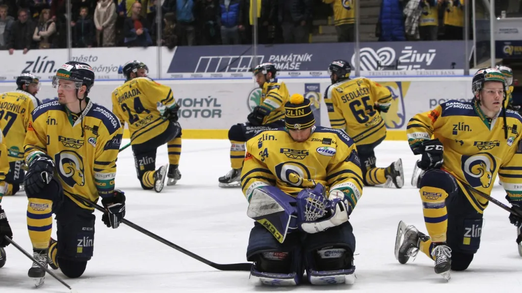 Zklamaní zlínští hokejisté po baráži