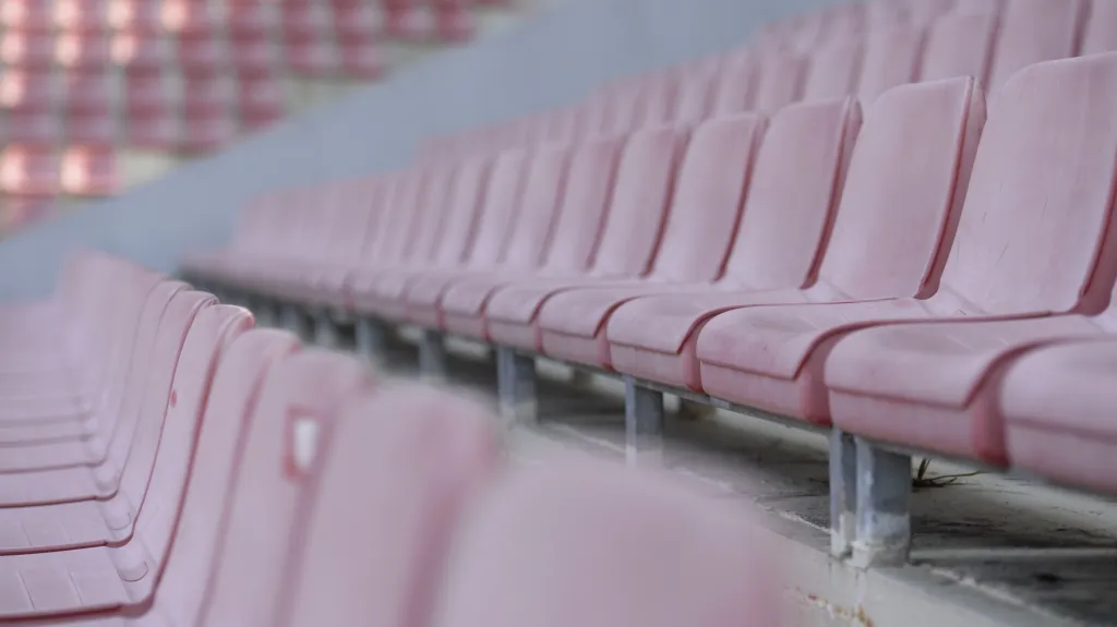 Prázdná tribuna (ilustrační foto)