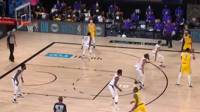 Derby mezi Lakers a Clippers rozhodl v závěru James