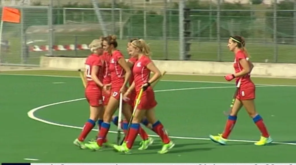 České reprezentantky slaví jednu z branek do sítě Ukrajiny