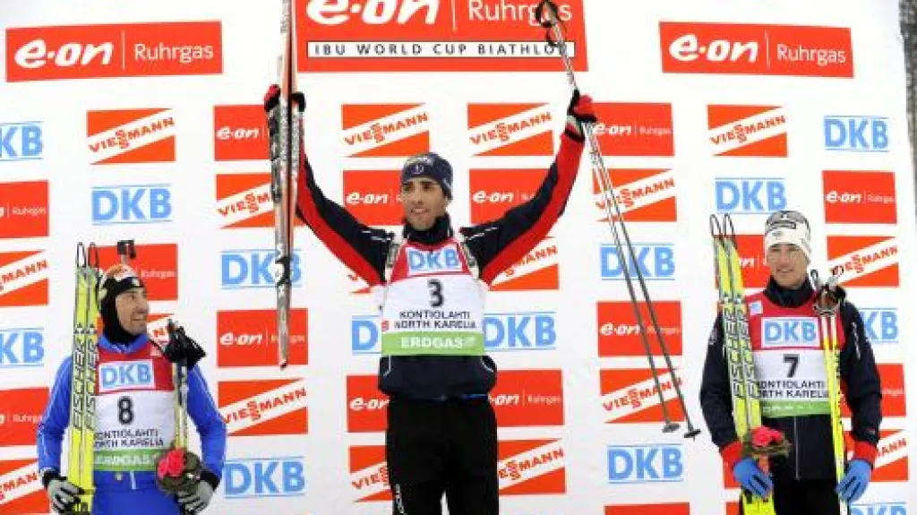 Trojice nejlepších biatlonistů ze stíhacího závodu v Kontiolahti