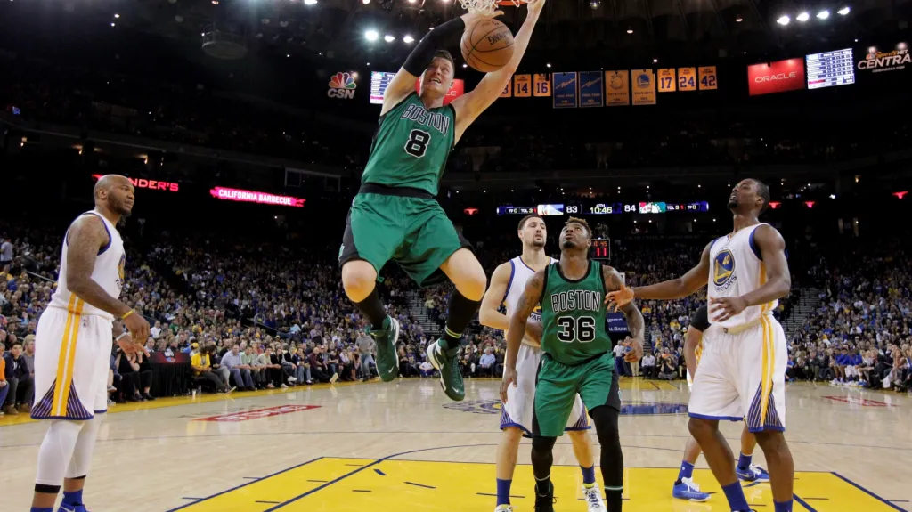 Utkání Golden State - Boston