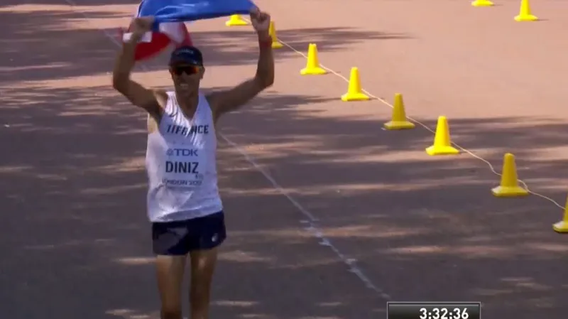 Závěr závodu v chůzi mužů na 50 km