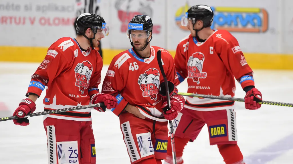 David Krejčí (uprostřed) v olomouckém dresu