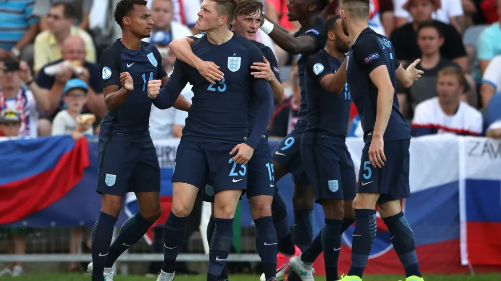 Fotbalisté Anglie do 21 let slaví gól v síti Slovenska