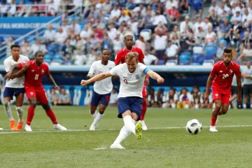 Angličan Harry Kane proměňuje penaltu v duelu s Panamou