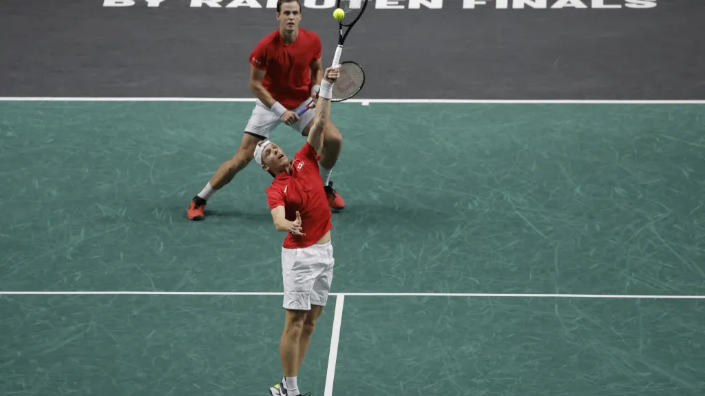 Kanaďané Vasek Pospisil a Denis Shapovalov