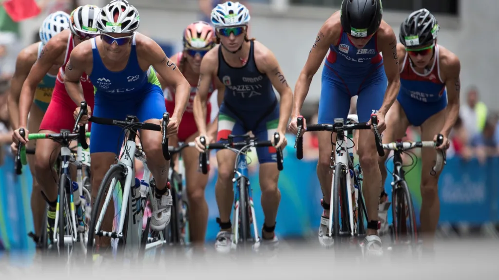 Vendula Frintová (druhá zprava) v olympijském závodě