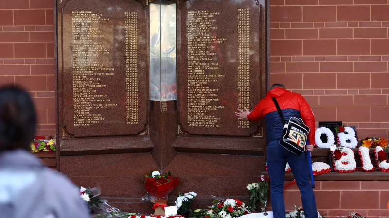 Památník obětí z Hillsborough na stadionu Anfield Road