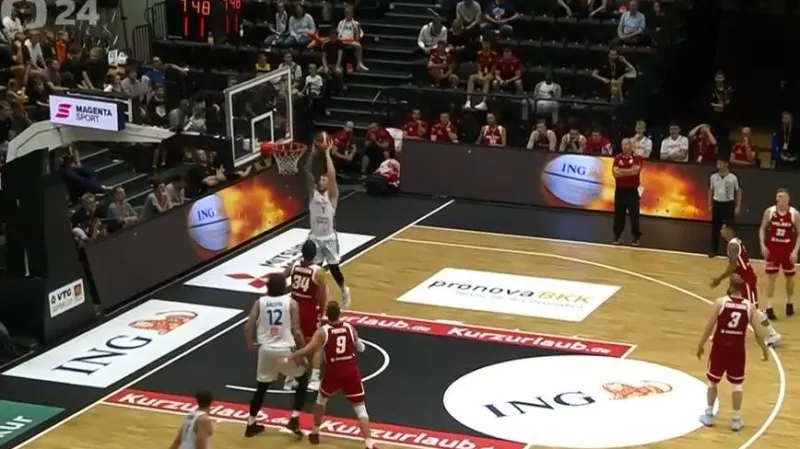 Češi zdolali Polsko 96:86 a v přípravě ještě neprohráli