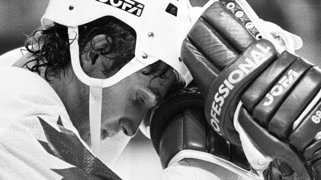 Zklamaný Wayne Gretzky po finále Kanadského poháru 1981