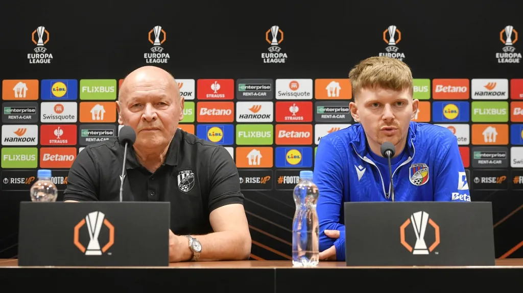 Trenér Miroslav Koubek a Pavel Šulc z Plzně na tiskové konferenci