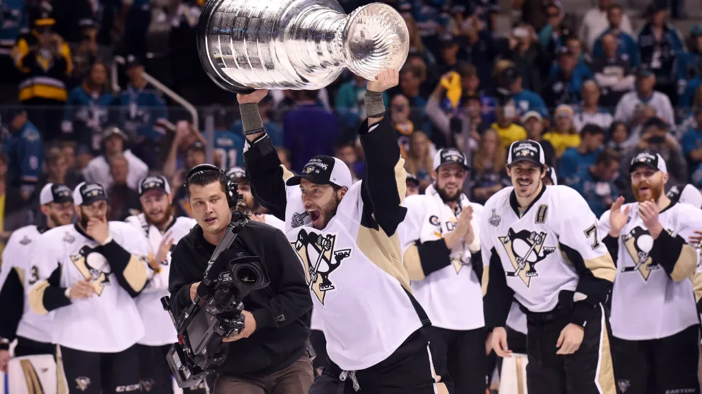 Tučňáci slaví zisk Stanleyova poháru