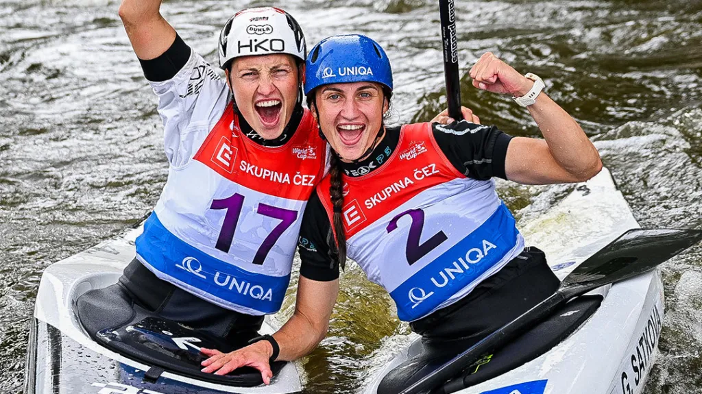 Gabriela a Martina Satkovy vybojovaly v závodu kanoistek v krátkém slalomu v Troji vítězný double