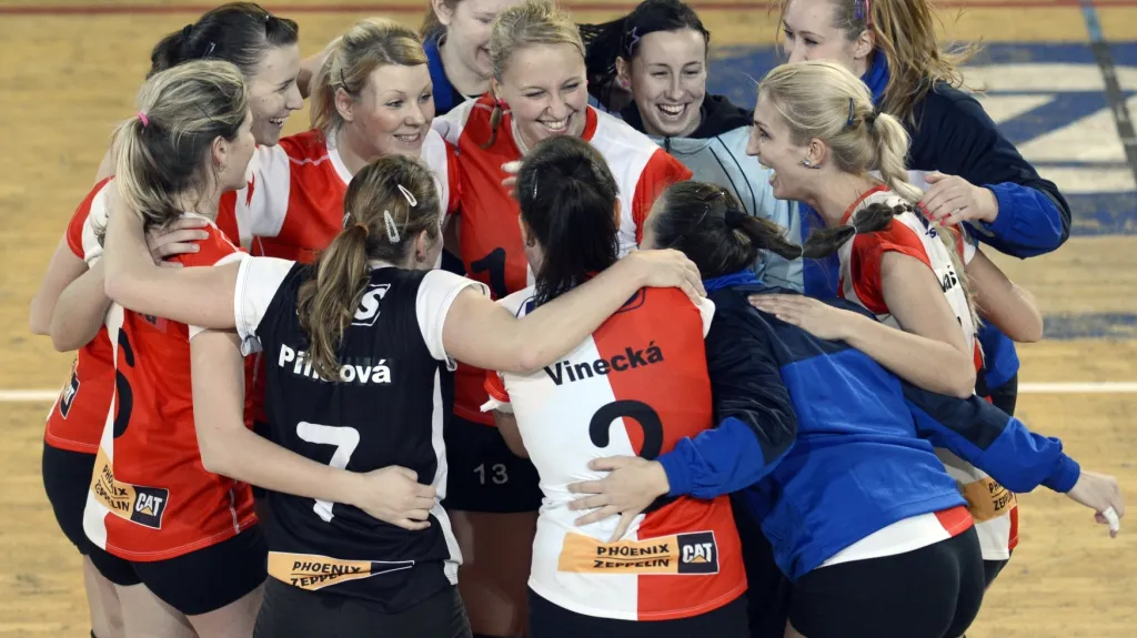 Slavící volejbalistky Slavie