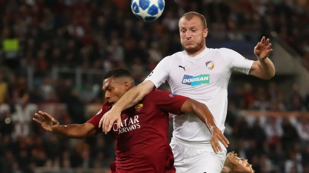 Michael Krmenčík z Plzně (vpravo) v utkání proti AS Řím