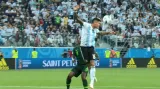 Moment v utkání Nigérie - Argentina: Ruka Marcose Roja