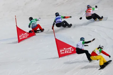 Snowboardcross v Sierra Nevadě (Samková druhá zprava)