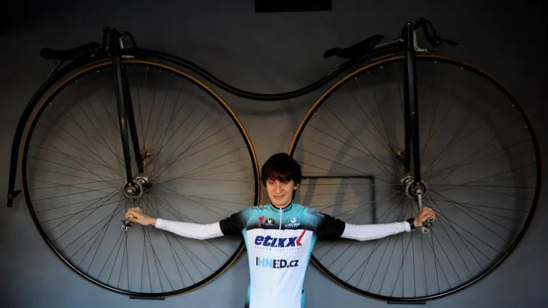 Martina Sáblíková v dresu cyklistického týmu Etixx-IHNED