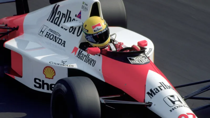 Ayrton Senna v kokpitu McLarenu