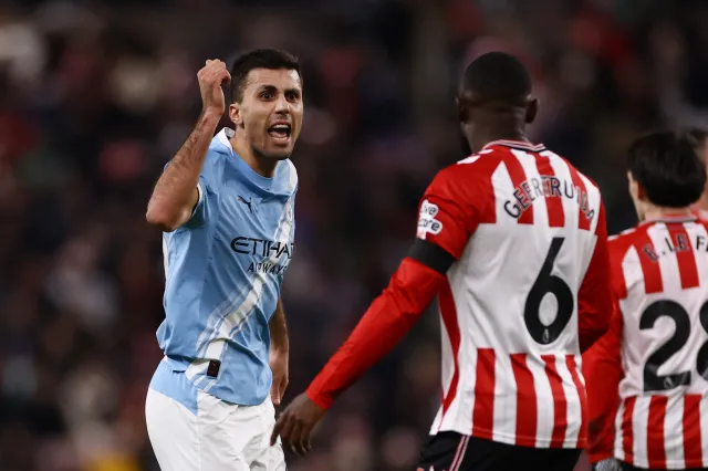 Vítězná série Citizens skončila v Sunderlandu, Leeds loupil na Anfieldu