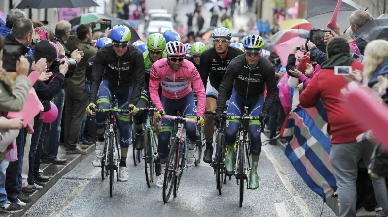 Michael Matthews v růžovém dresu lídra