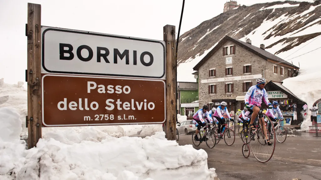 Josef Zimovčák a jeho tým na Giro d'Italia