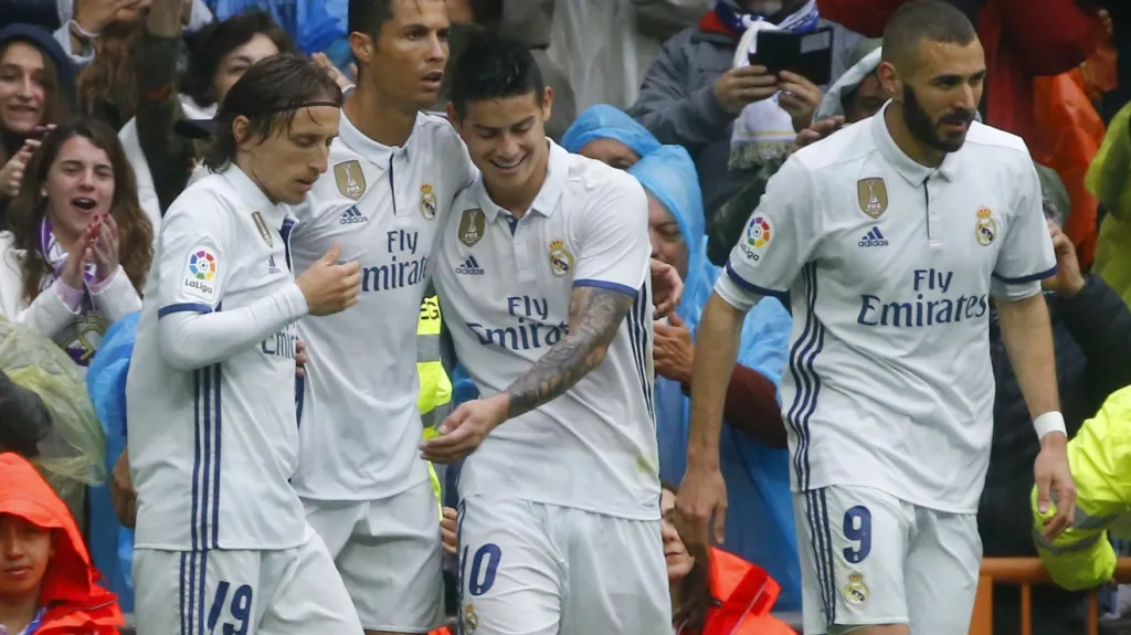 Slavící fotbalisté Realu Madrid