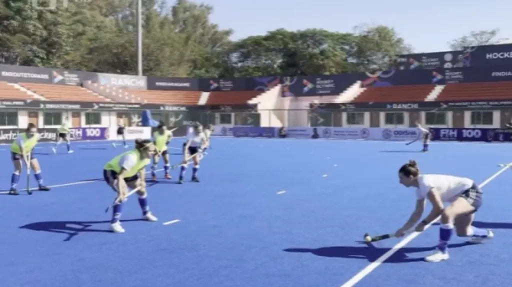 Pozemní hokejistky začínají boj o OH