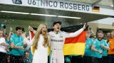 Nico Rosberg slavící titul mistra světa