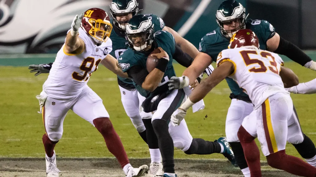 Jalen Hurts uniká obraně Washingtonu