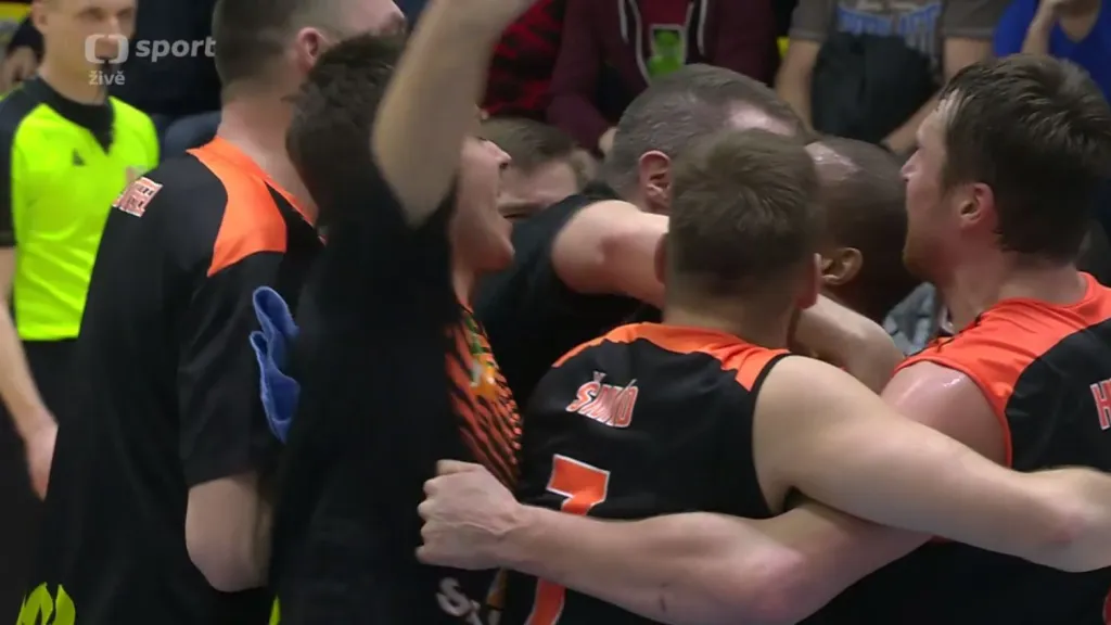 Závěr utkání Děčín – Ústí nad Labem s ohlasy