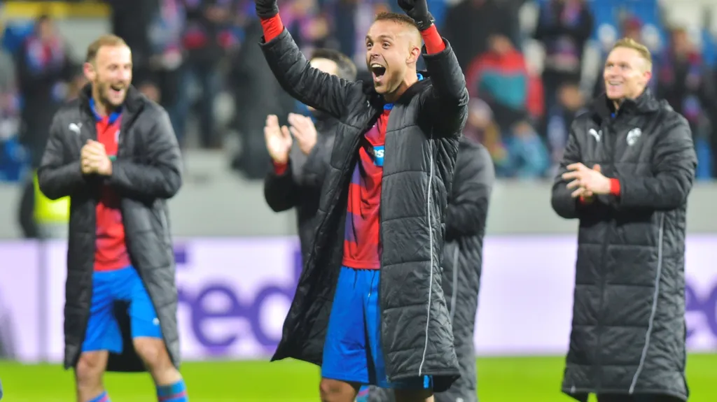 Slavící plzeňský obránce Luděk Pernica