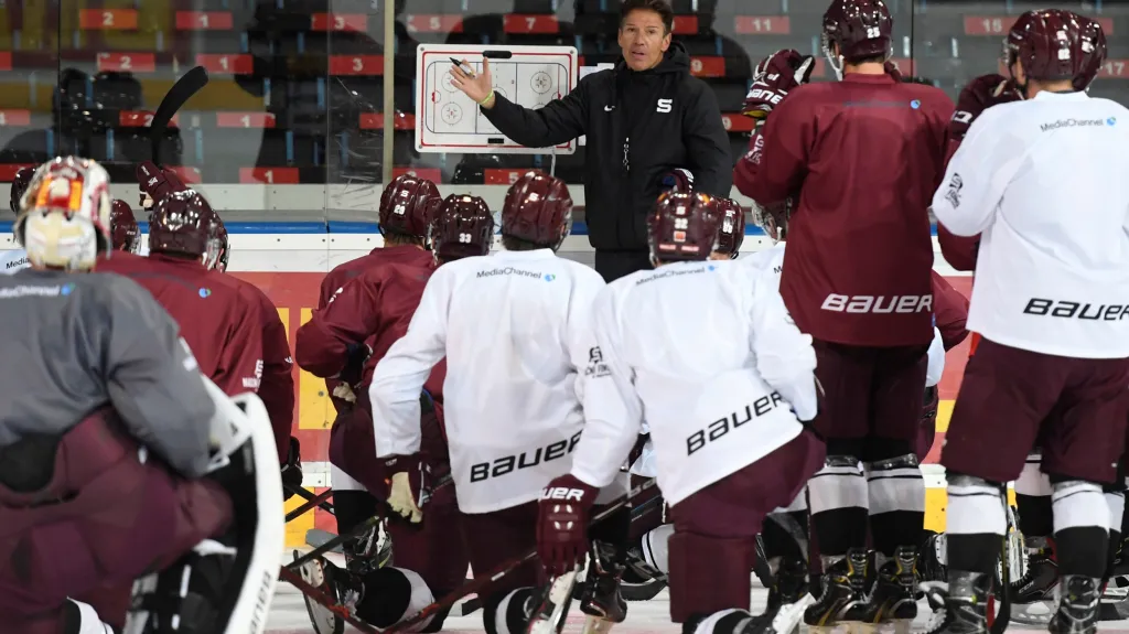 Hokejisté Sparty na tréninku s koučem Kruppem 